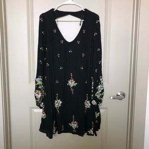 Free People Embroidered Dress 🖤